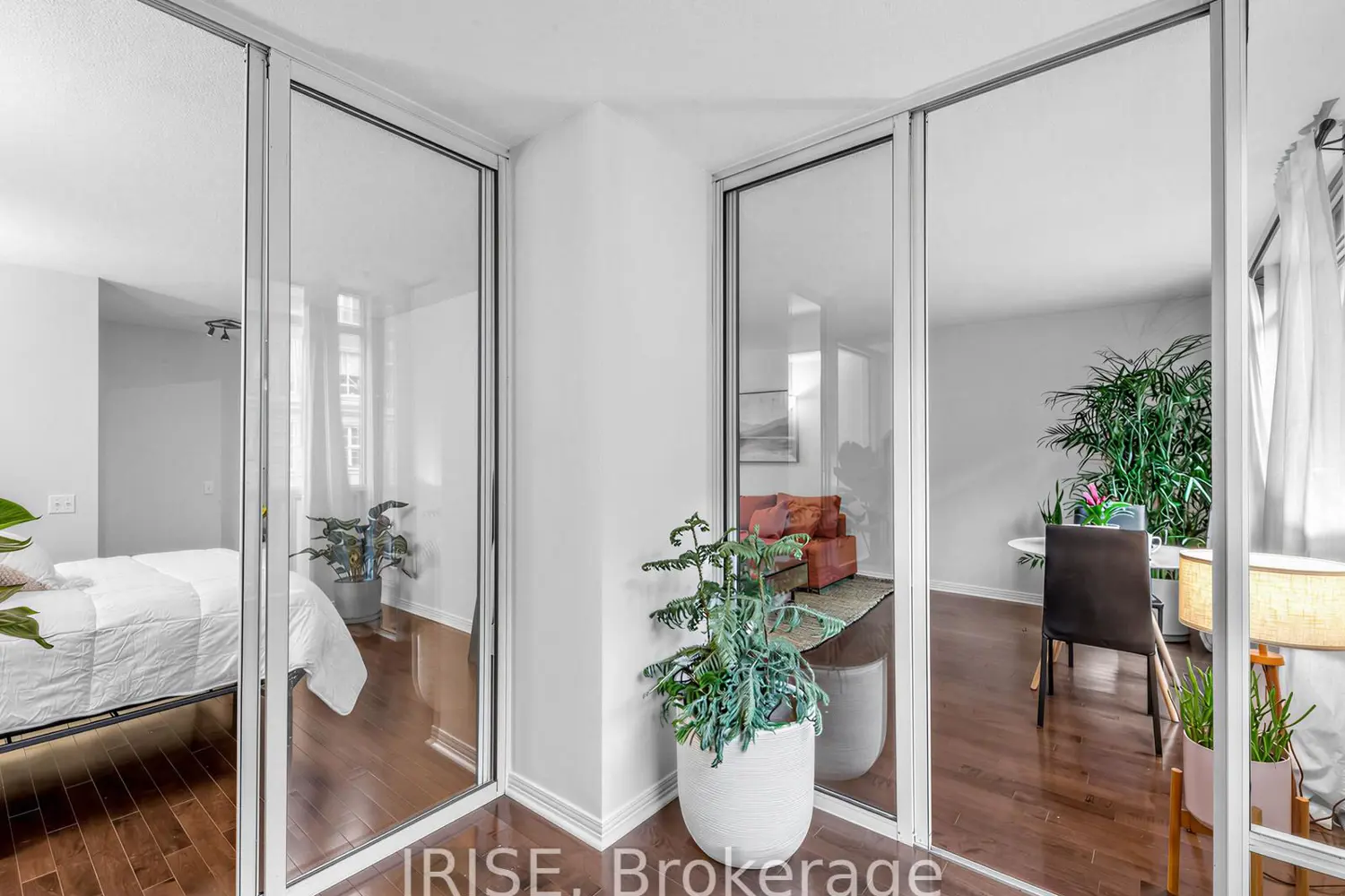 Additional image 4 of 942 Yonge Street 224