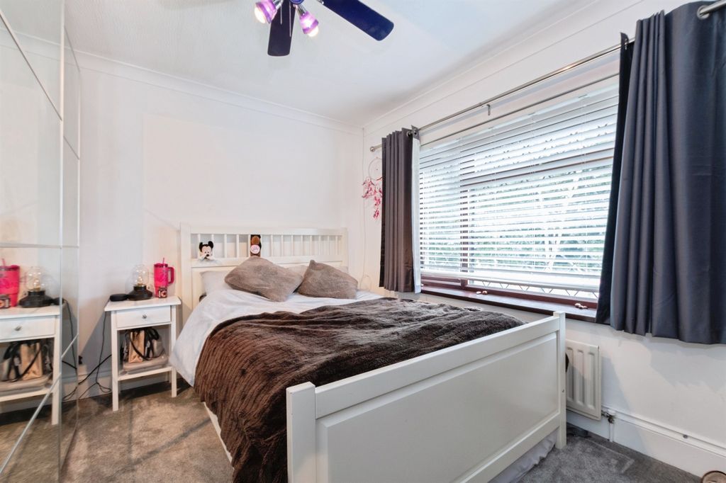 Additional image 15 of 5 bed semi-detached house for salePennys Crescent, Fordingbridge SP6