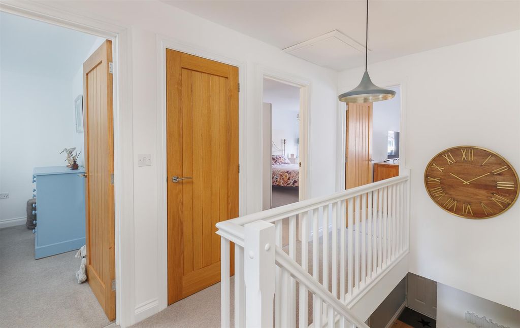 Additional image 22 of 5 bed detached house for saleHooke Close, Freshwater PO40