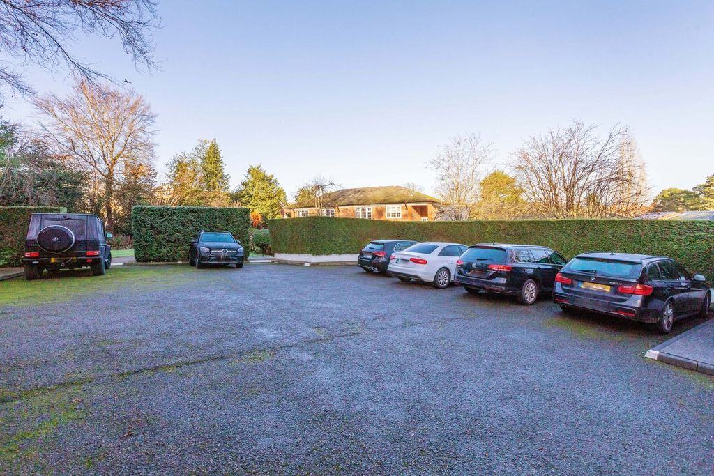 Additional image 14 of 3 bed flat for saleOak End Way, Gerrards Cross SL9