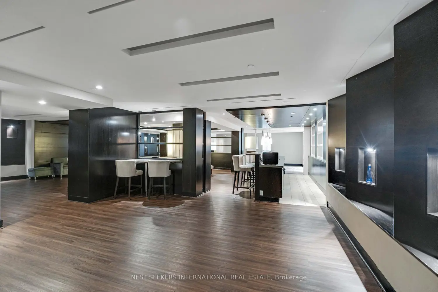 Additional image 15 of 18 Yonge Street 2507