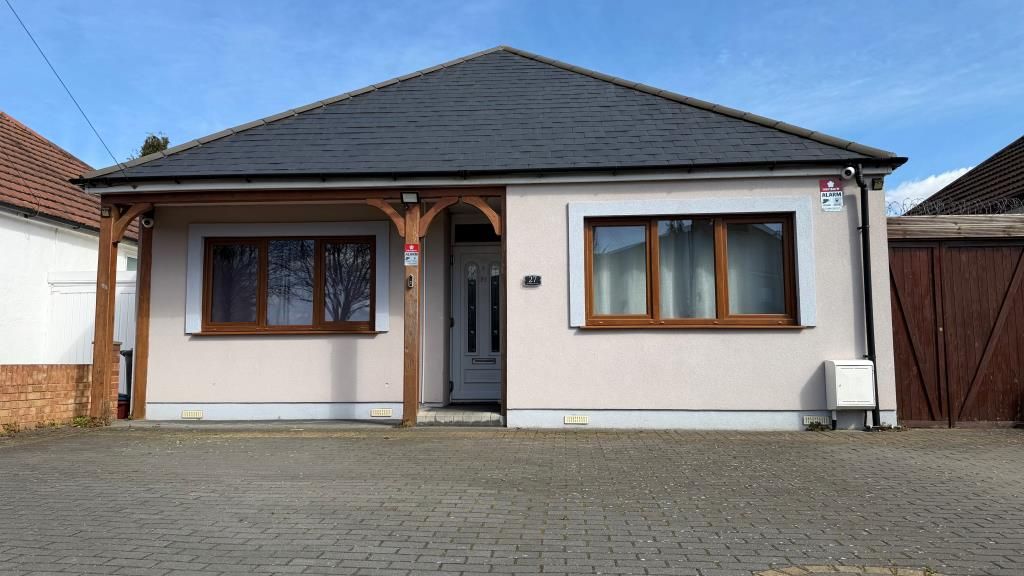 3 bed detached bungalow for saleFeltham, Hounslow TW13