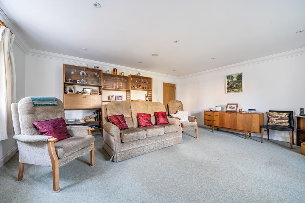 Additional image 18 of 2 bed flat for salePackhorse Road, Gerrards Cross, Buckinghamshire SL9