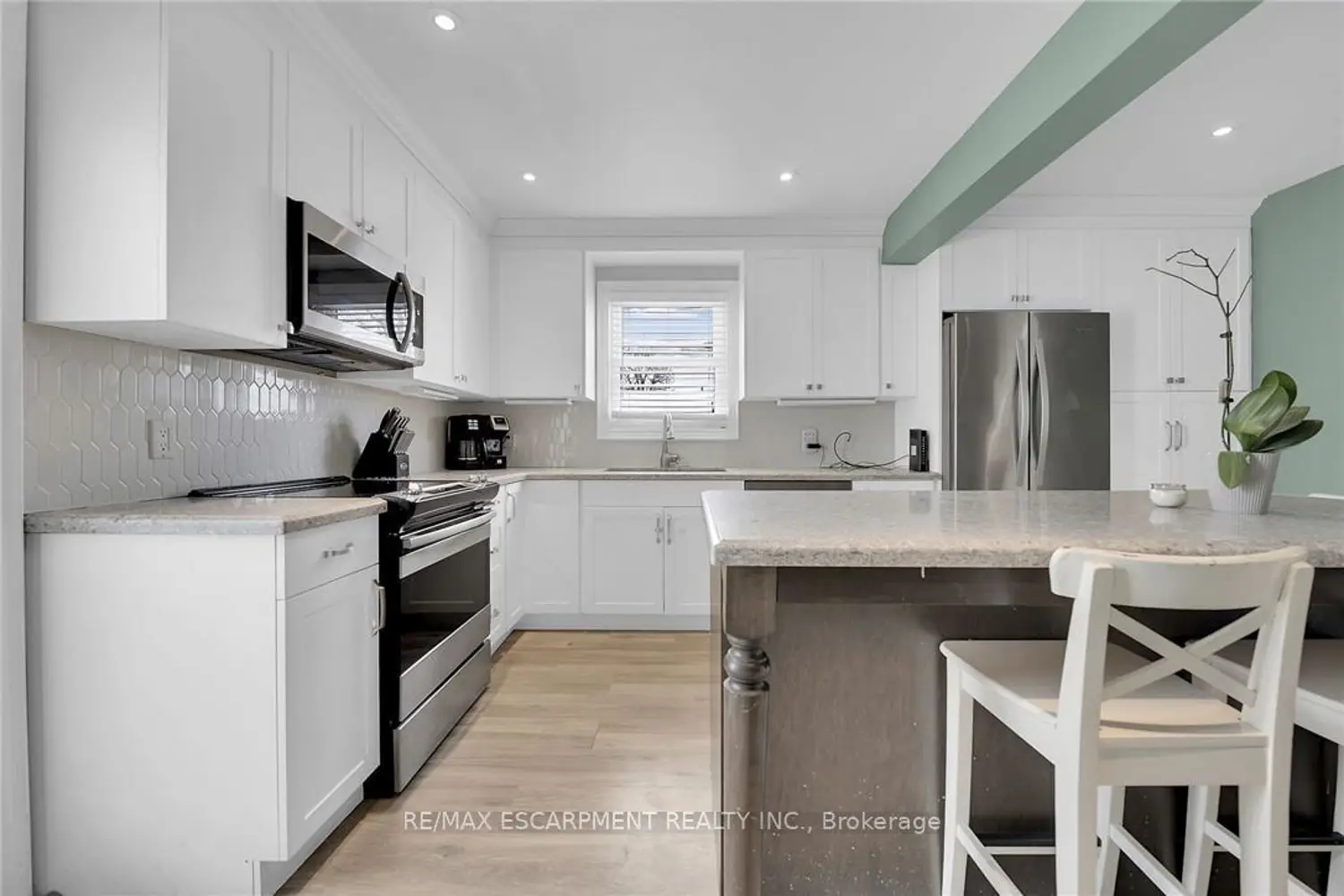 62 Knoll Street photo 4