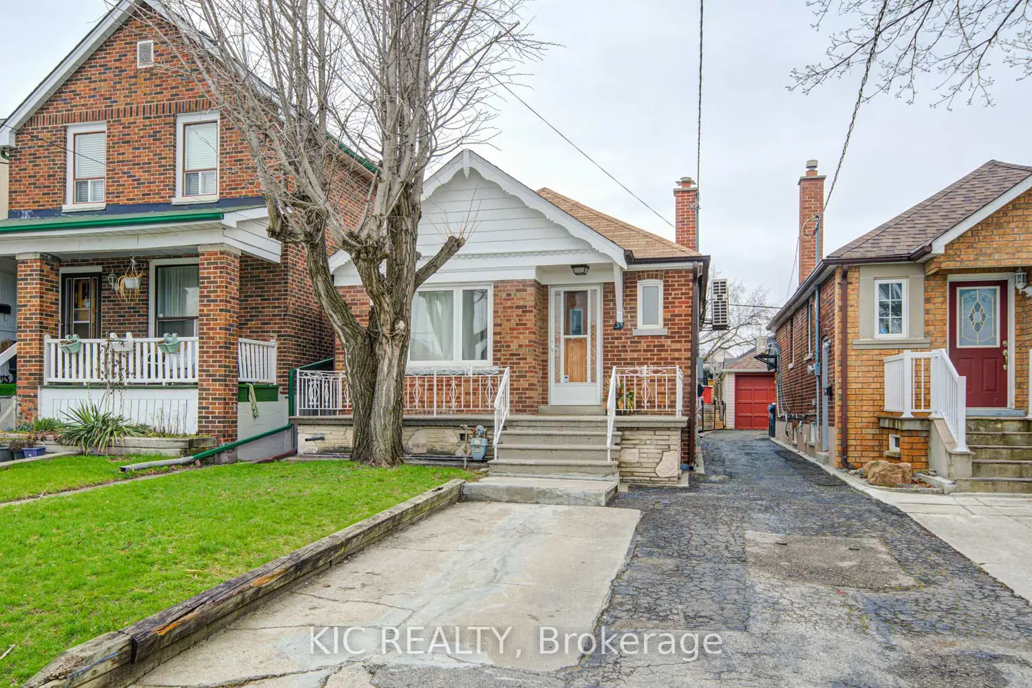 35 Montcalm Avenue