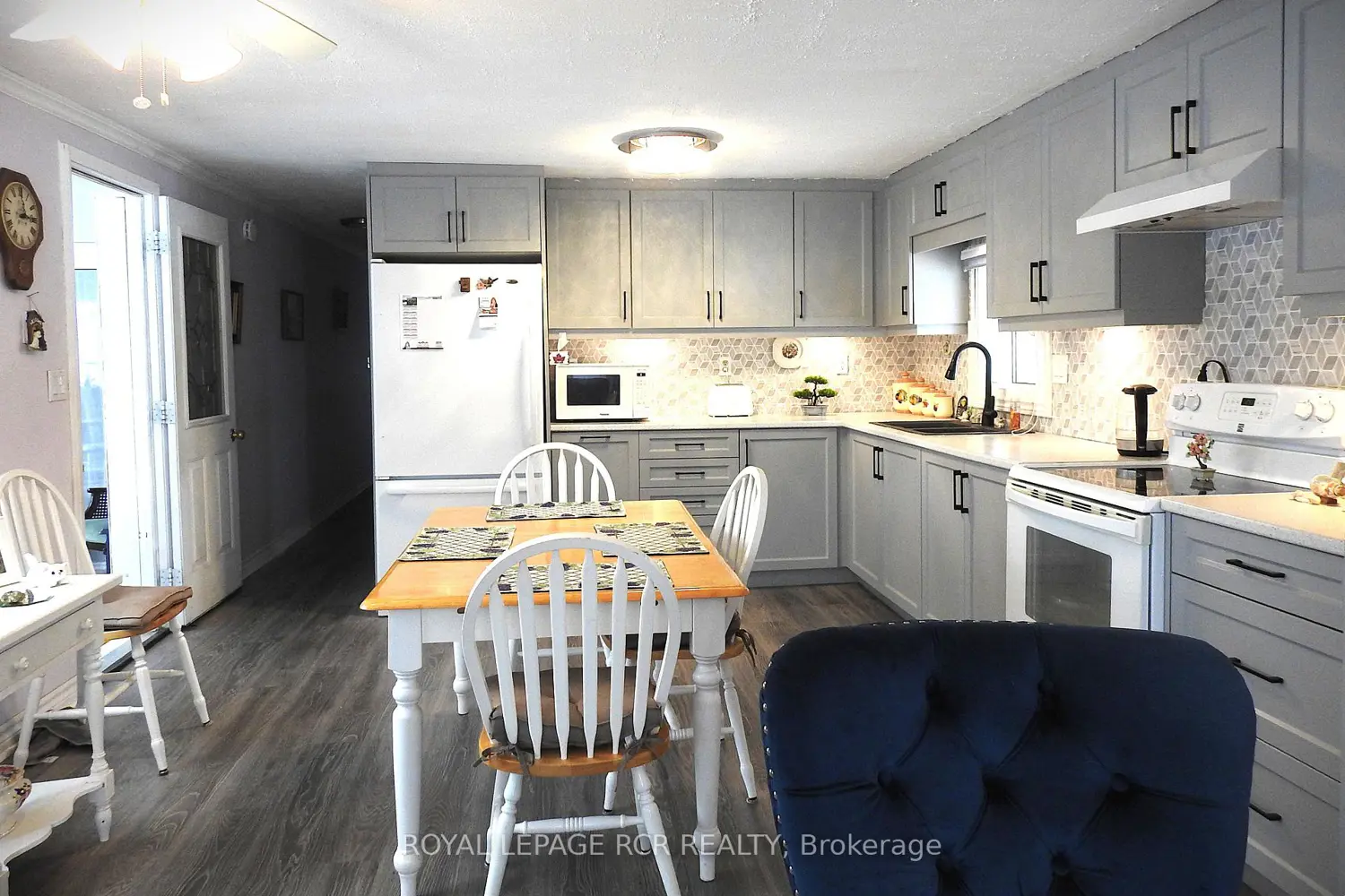 8 Claremont Crescent photo 3