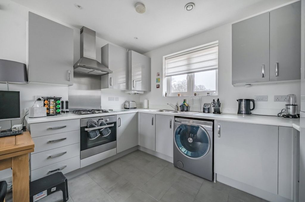 Additional image 2 of 2 bed flat for saleHurst Avenue, Blackwater, Camberley GU17
