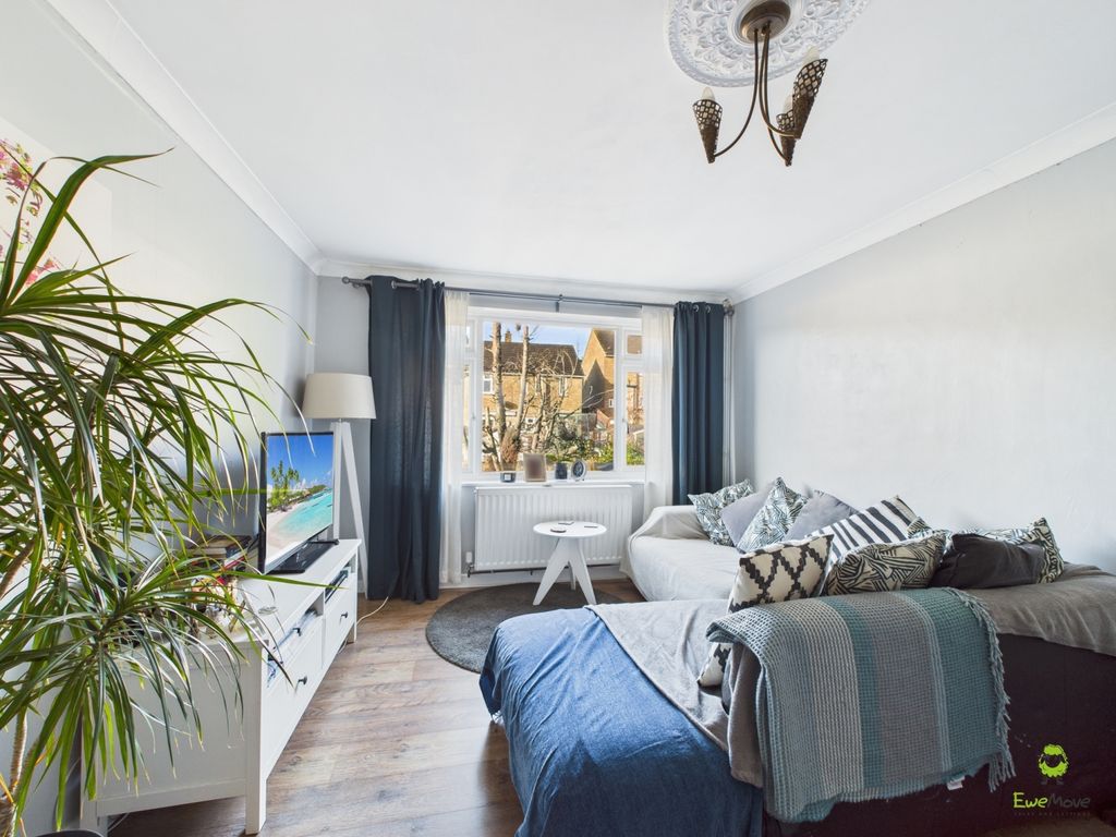 2 bed maisonette for saleRanworth Close, Erith, Kent DA8 photo 4