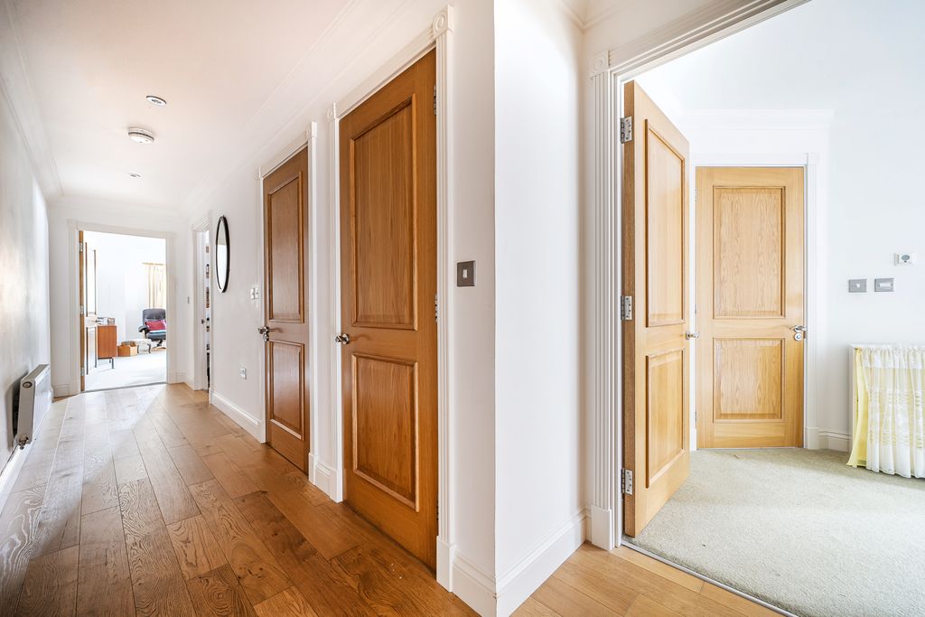 Additional image 12 of 2 bed flat for salePackhorse Road, Gerrards Cross, Buckinghamshire SL9