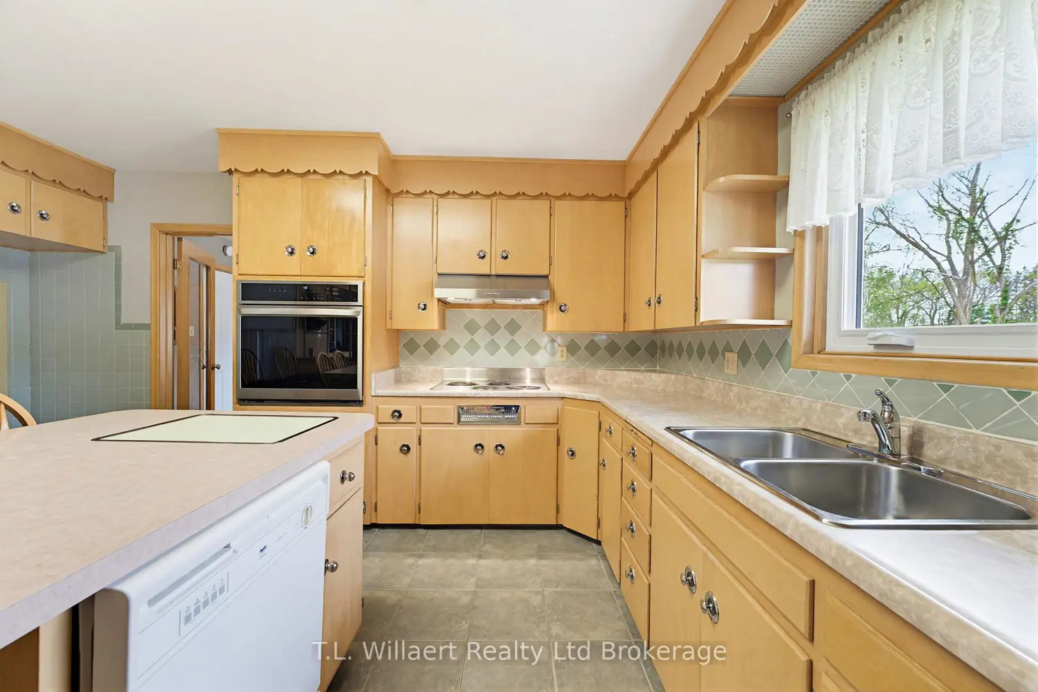 70 Albert Street photo 4