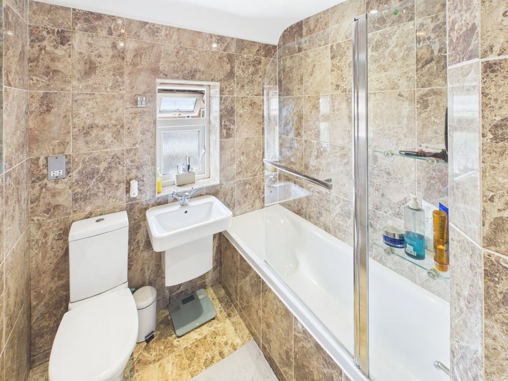 Additional image 7 of 2 bed maisonette for saleHillside Close, Chalfont St. Peter, Buckinghamshire SL9