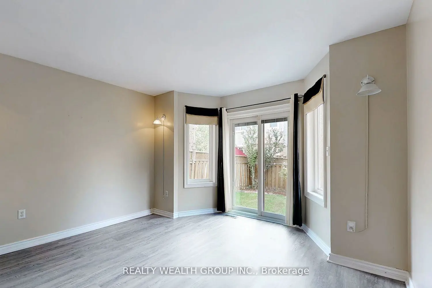 11 Birchcliffe Drive photo 5