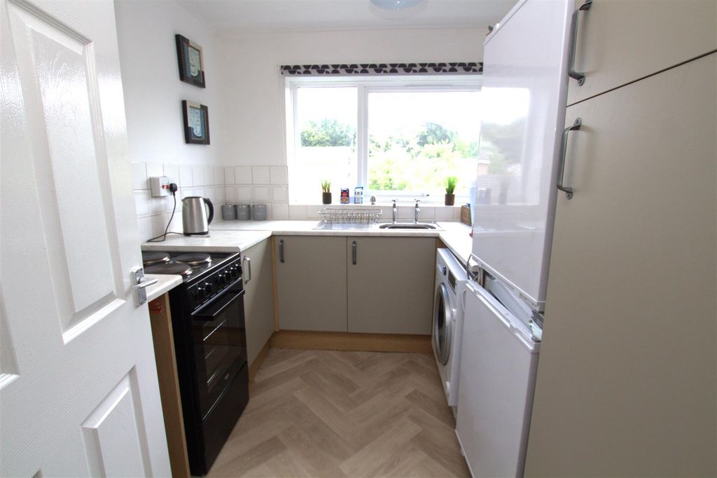 2 bed flat for saleWallington Drive, Sedgefield TS21 photo 2
