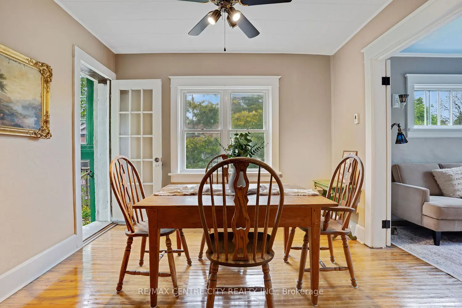 339 Greenfield Avenue photo 4