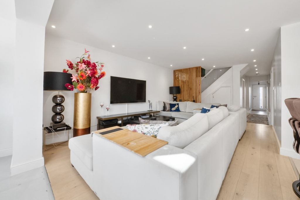 Additional image 5 of 4 bed detached bungalow for saleLaurel Avenue, Gravesend DA12