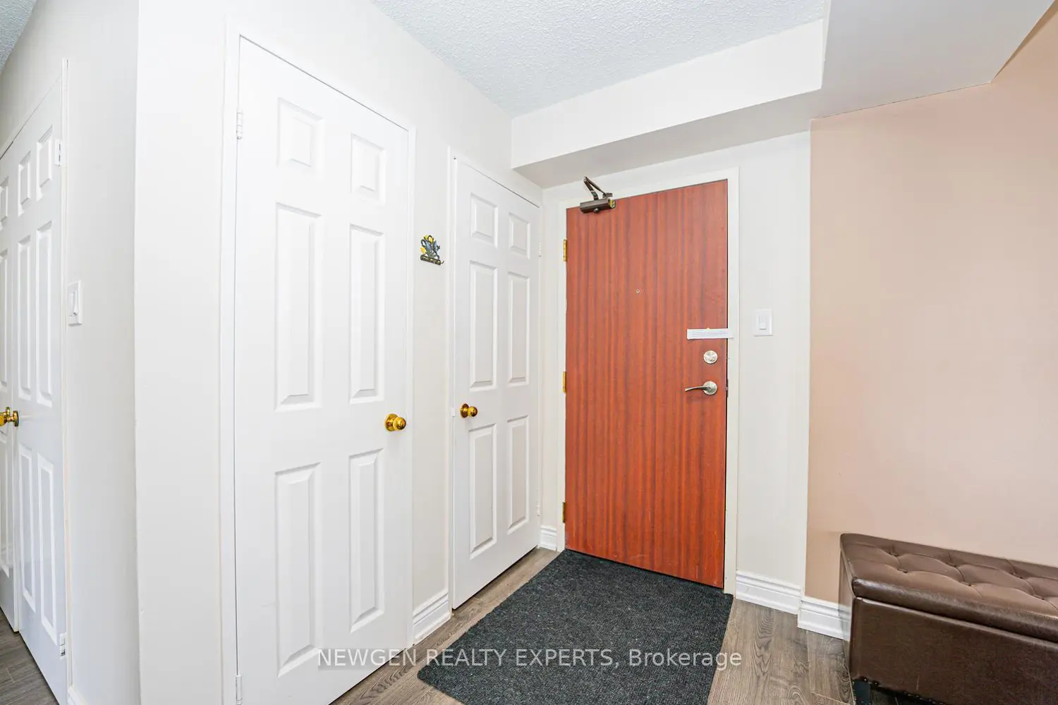 5 Lisa Street 1404 photo 2