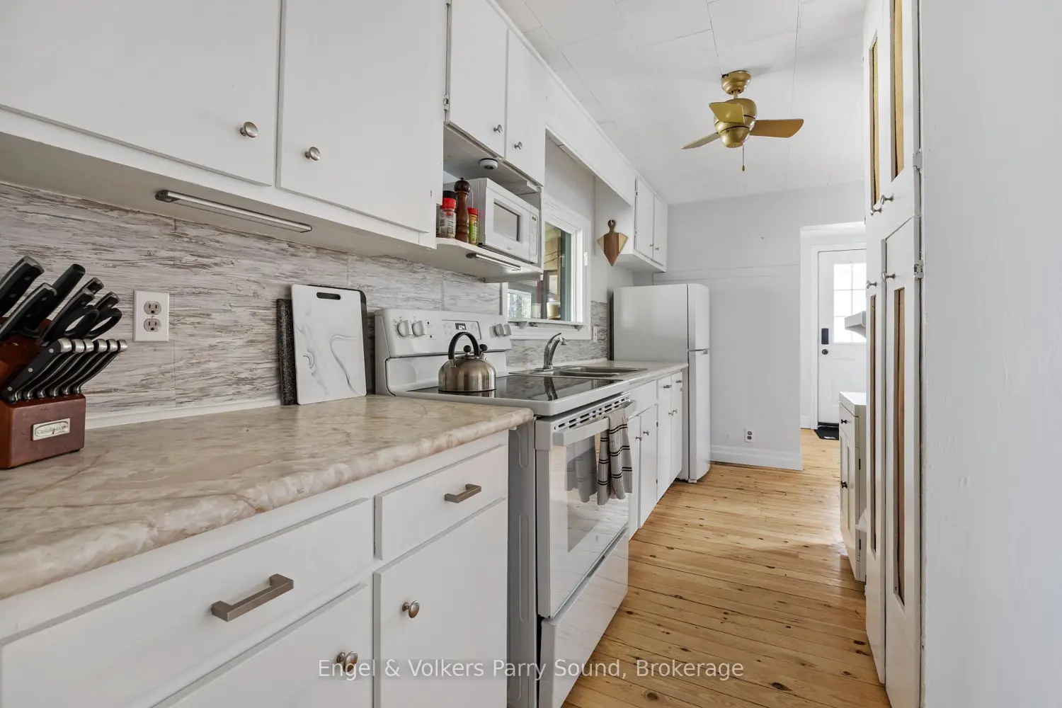 77 Woods Road photo 4