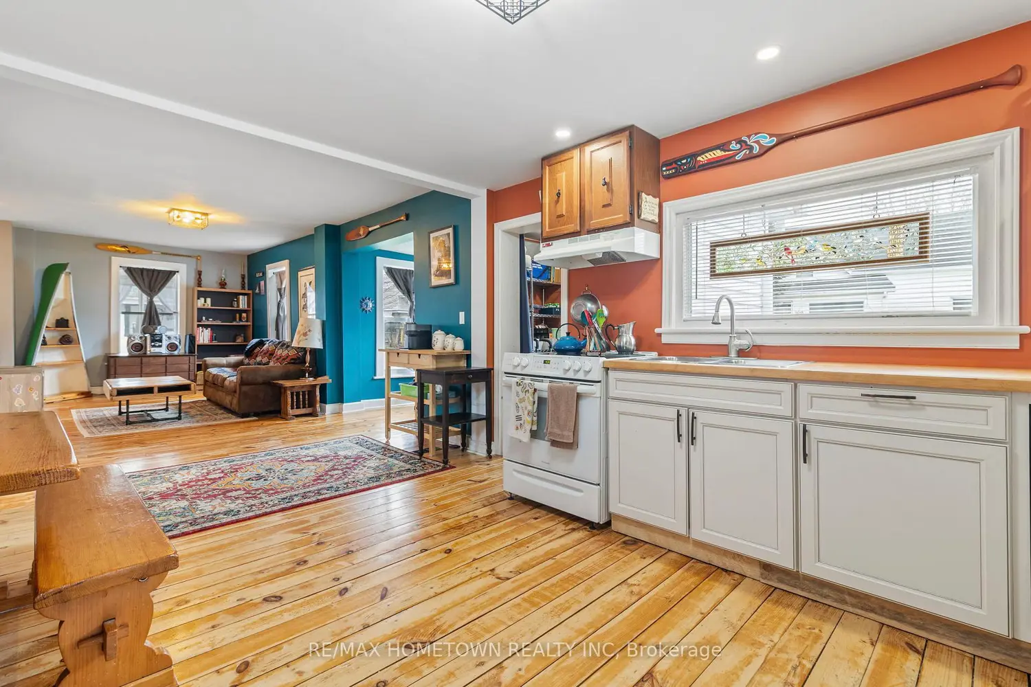 2166 Dundas Street photo 5