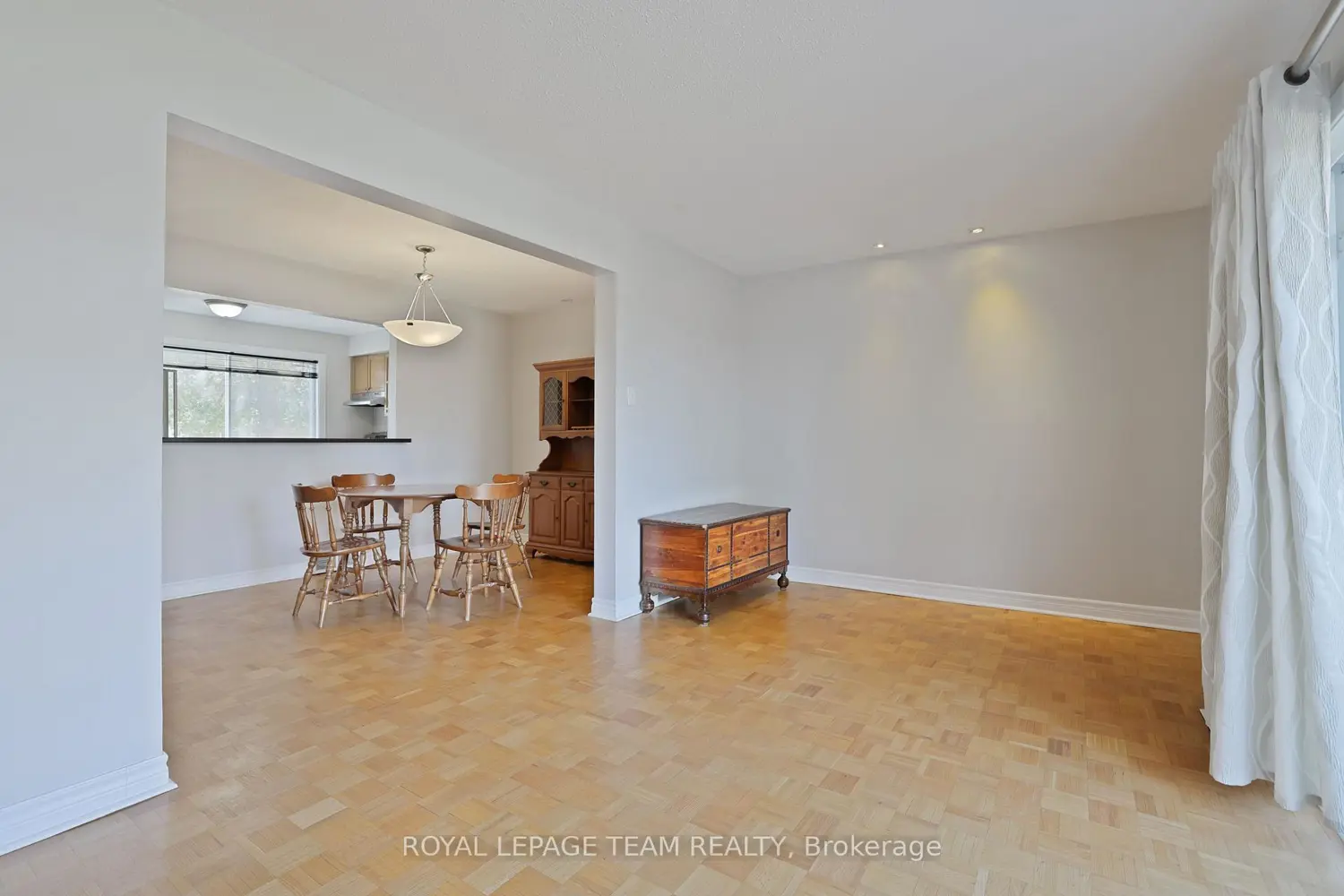 Additional image 5 of 2942 Fairlea Crescent