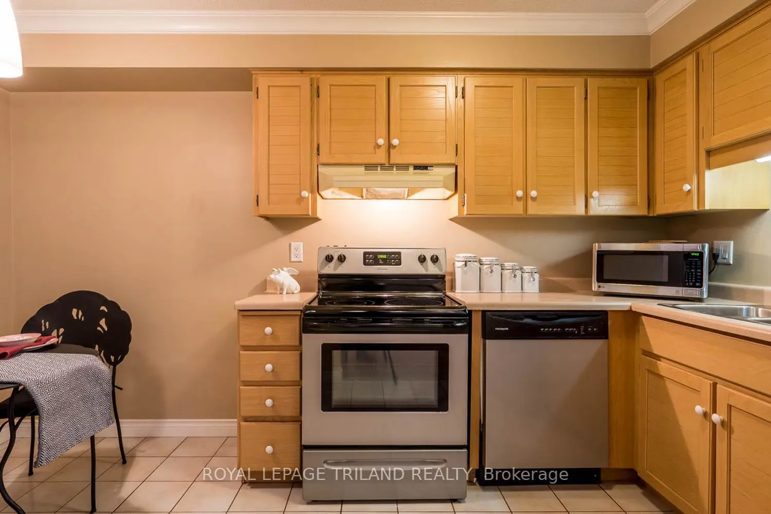 695 Richmond Street 904 photo 2