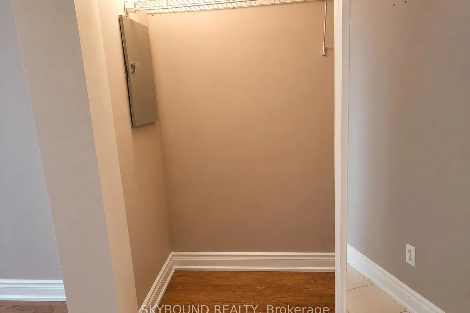 1360 Rathburn Road 301 photo 3