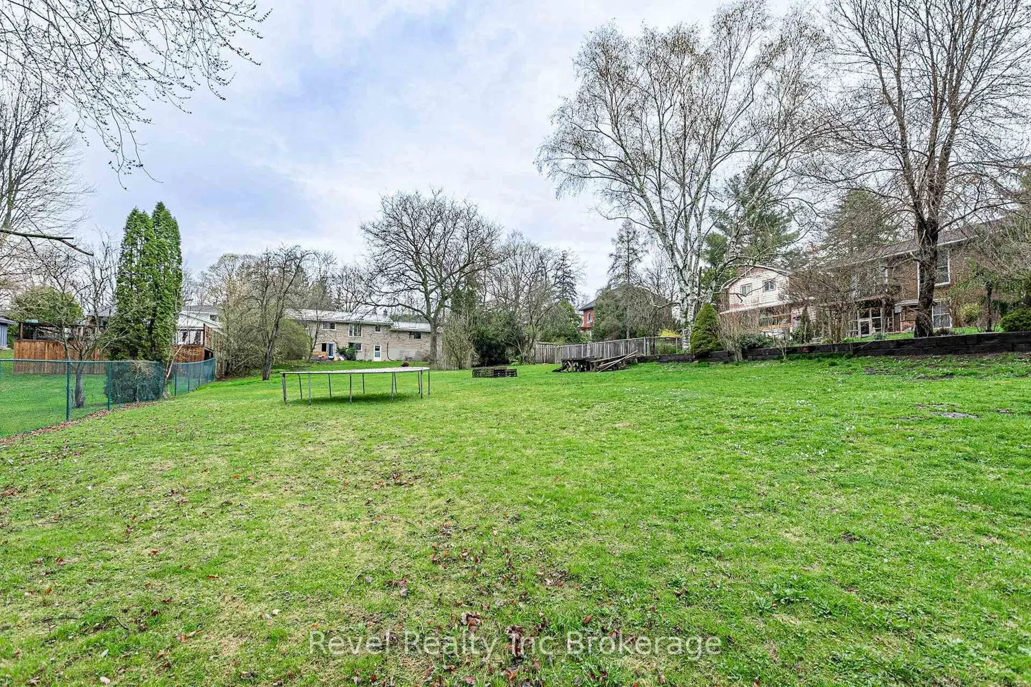 Additional image 14 of 19 Dufferin Street