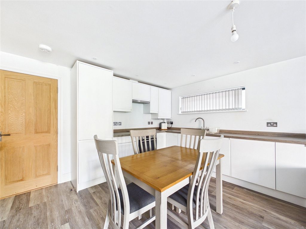 Additional image 7 of 2 bed flat for saleUndercliff Road West, Felixstowe, Suffolk IP11
