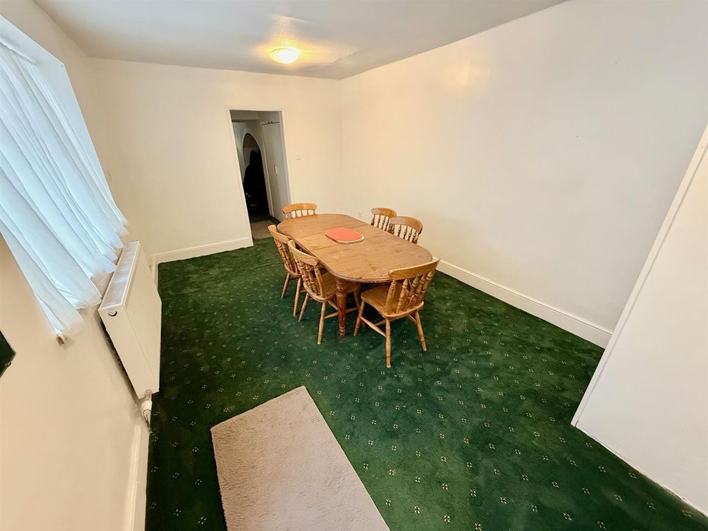 Additional image 16 of 4 bed flat for saleRegent Road, Great Yarmouth NR30