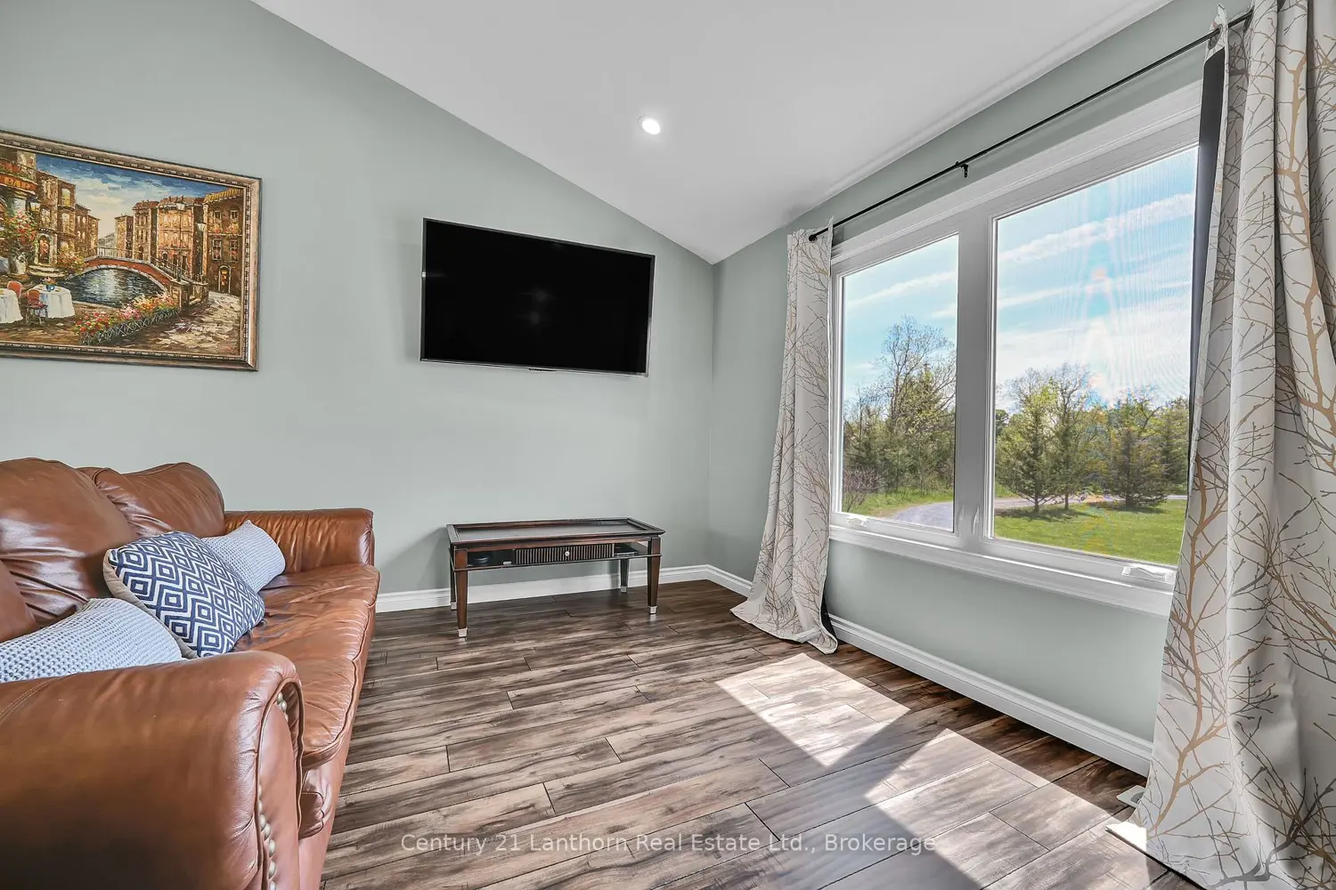 488 Johnston Road photo 5