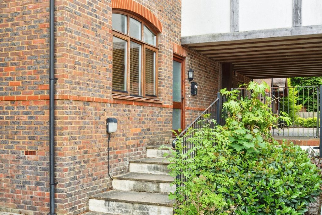 Additional image 11 of 2 bed flat for saleLondon Road, Hurst Green, Etchingham, East Sussex TN19