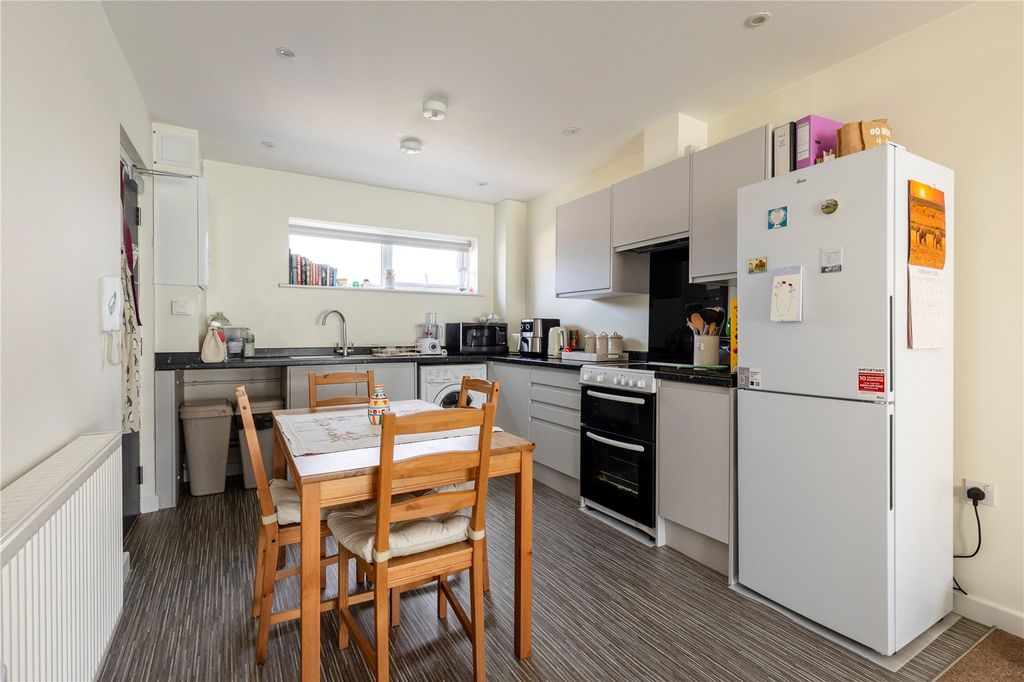 16 bed detached house for saleMadrid Road, Guildford, Surrey GU2 photo 4
