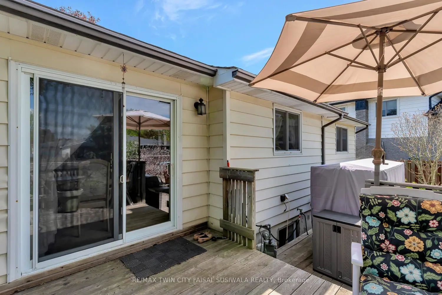 224 Erindale Crescent photo 3