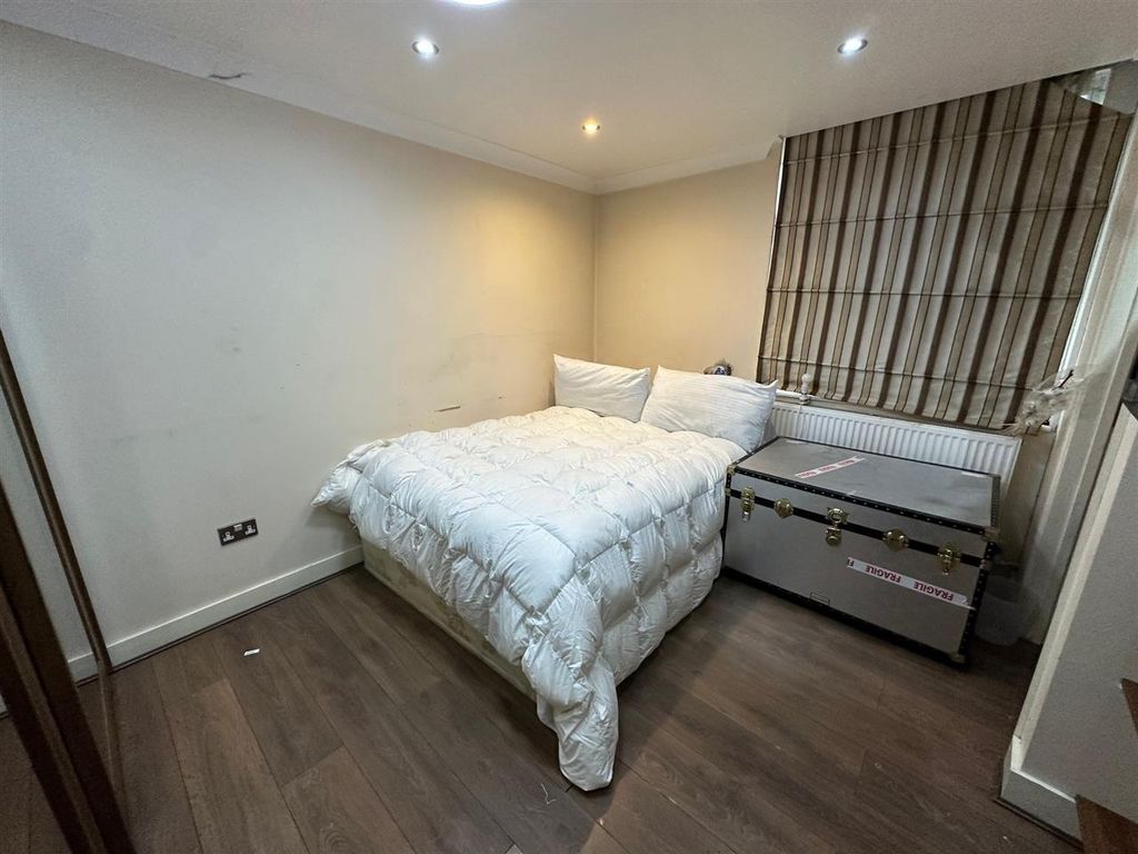 Additional image 13 of 7 bed detached house for saleStaines Road, Bedfont TW14