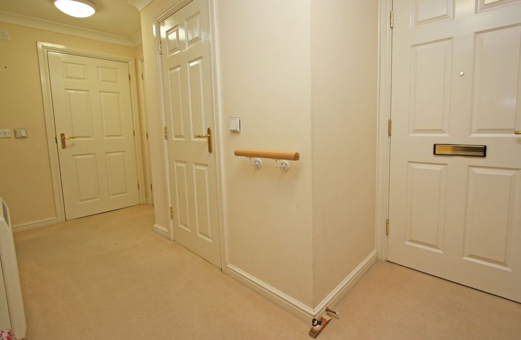 Additional image 5 of 2 bed flat for saleHammond Close, Highworth SN6