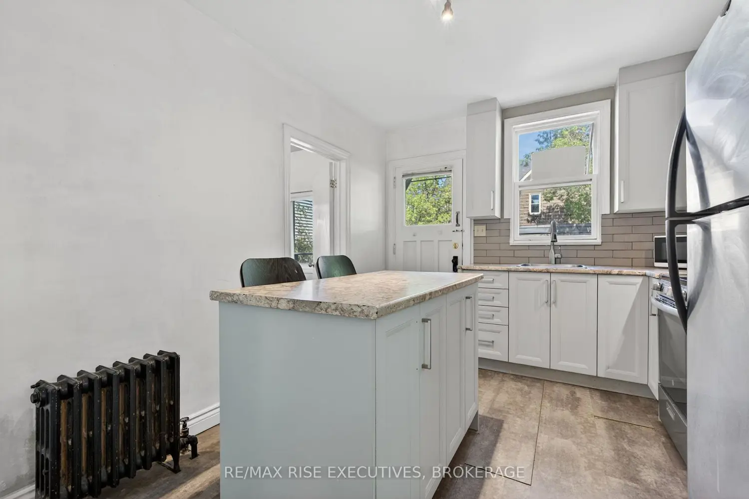 363 Alfred Street photo 5