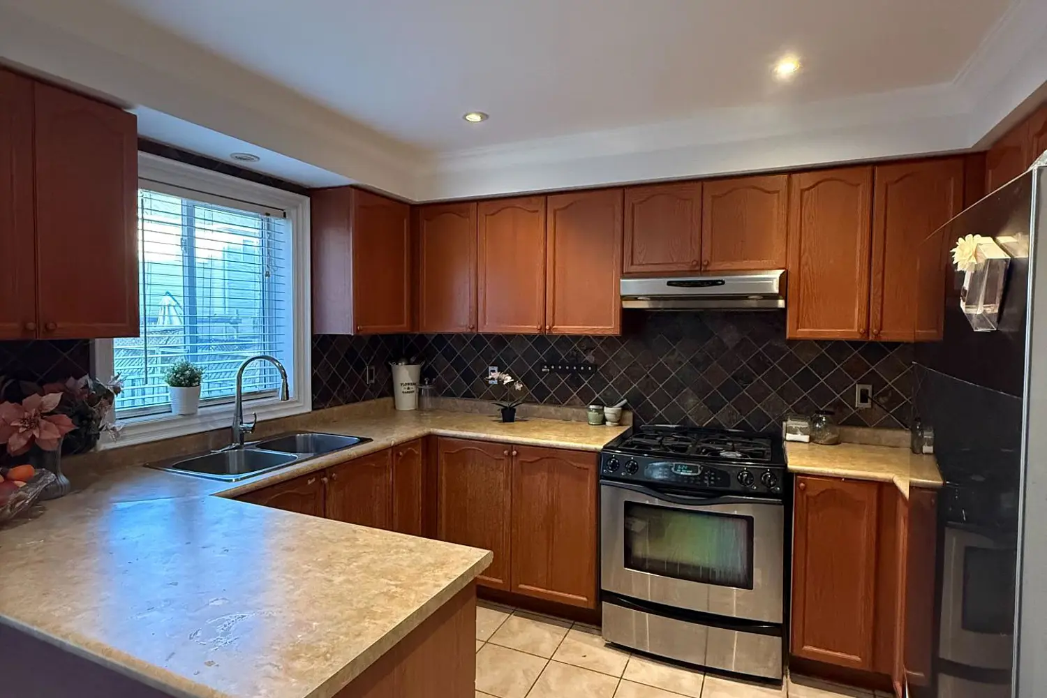 1318 Cartmer Way photo 3