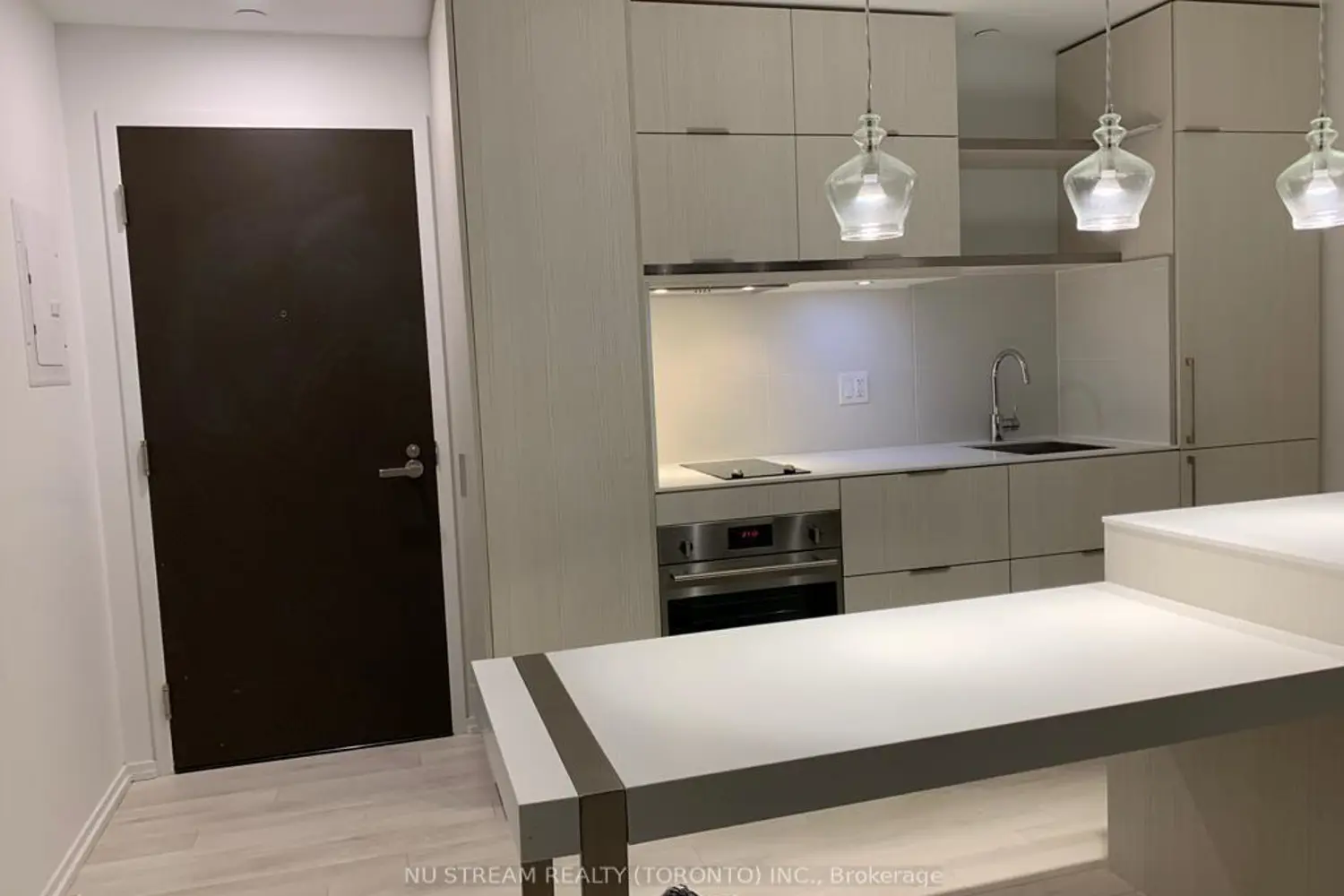 Additional image 3 of 197 Yonge Street 3213