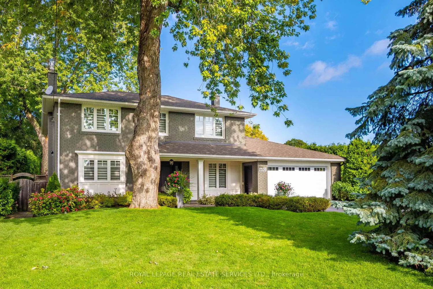 1705 Mazo Crescent photo 2
