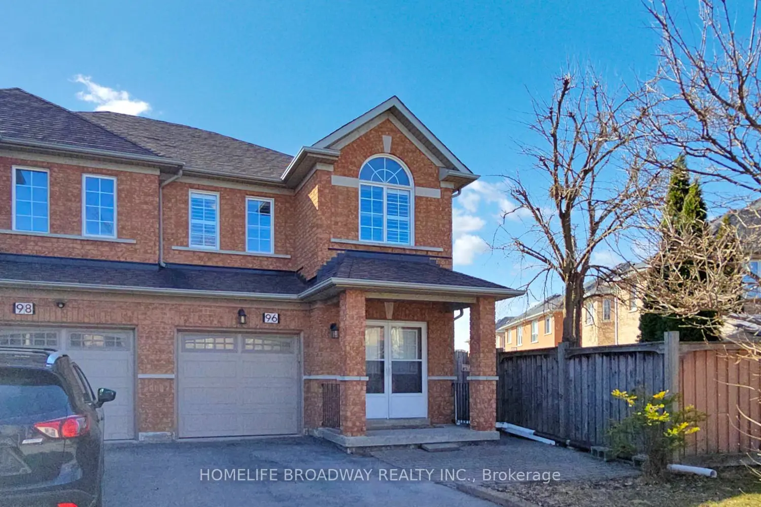 96 Echo Ridge Crescent