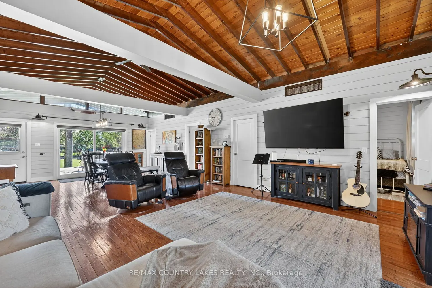 19 Poplar Crescent photo 3