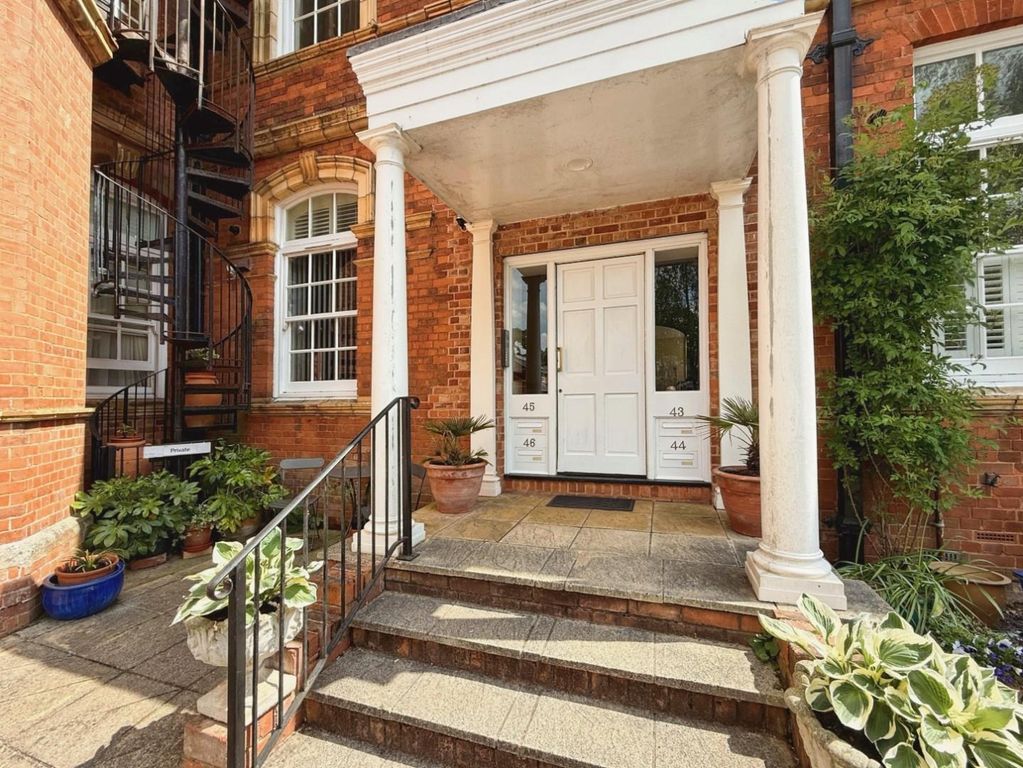 2 bed maisonette for saleClyst Heath, Exeter EX2 photo 2