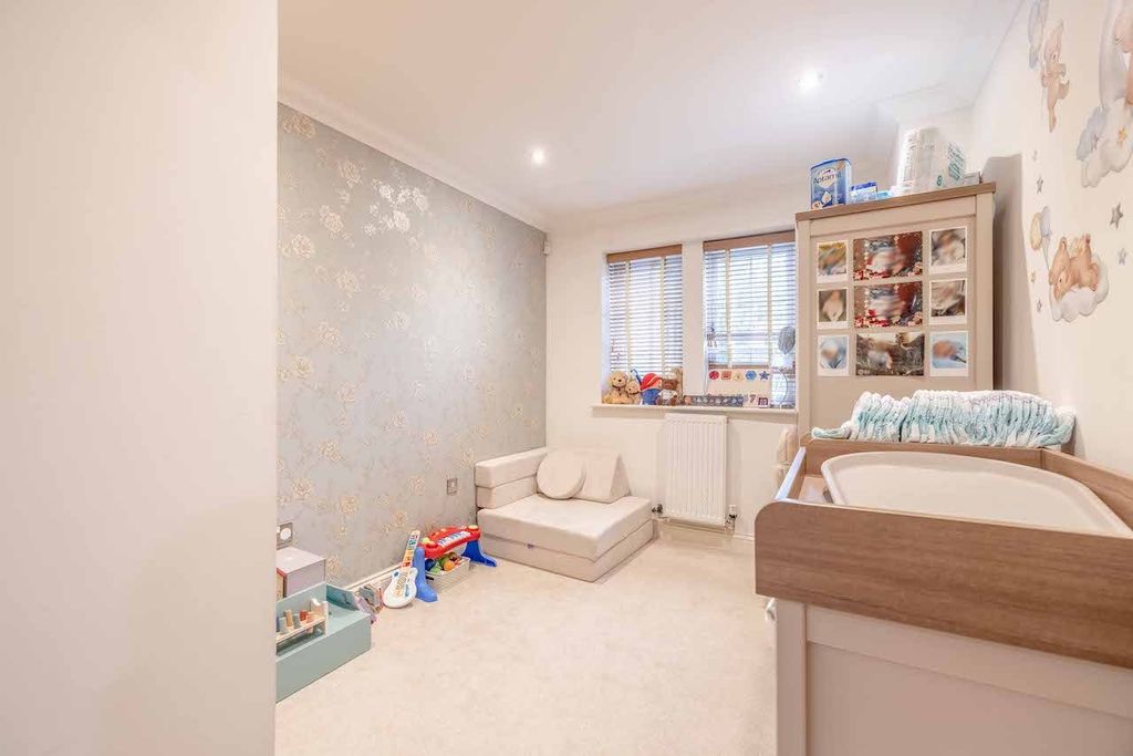 Additional image 5 of 2 bed flat for salePackhorse Road, Gerrards Cross SL9