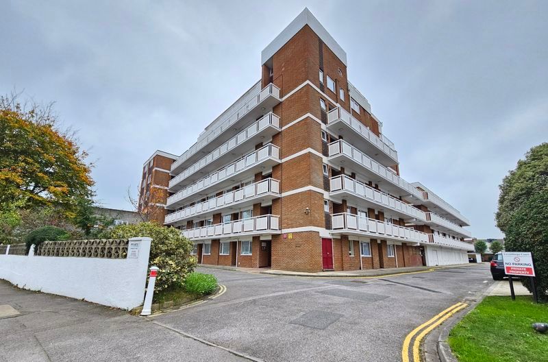 3 bed flat for saleLeventhorpe Court, Elmhurst Road, Gosport PO12