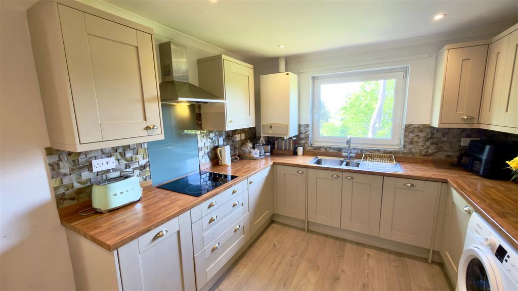 Additional image 14 of 2 bed flat for saleFreshwater, Isle Of Wight PO40