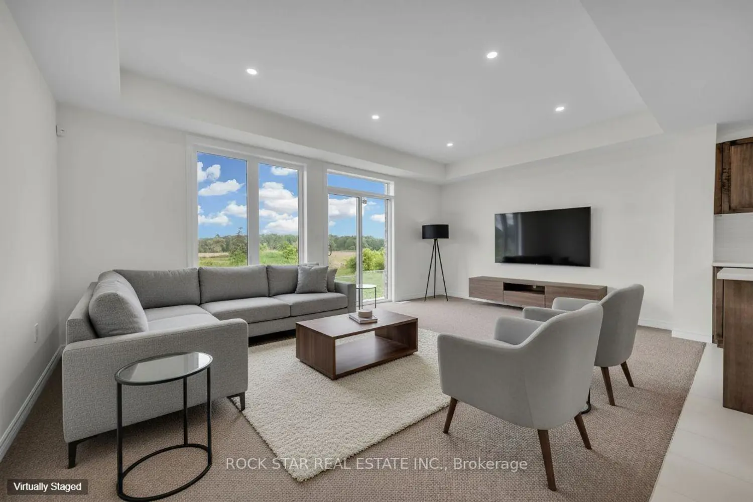 63 Lloyd Davies Way photo 5