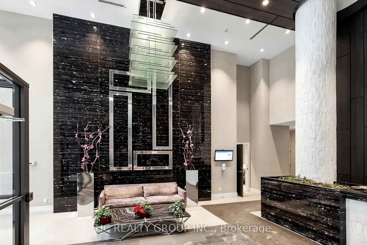 9205 Yonge Street 907 photo 3