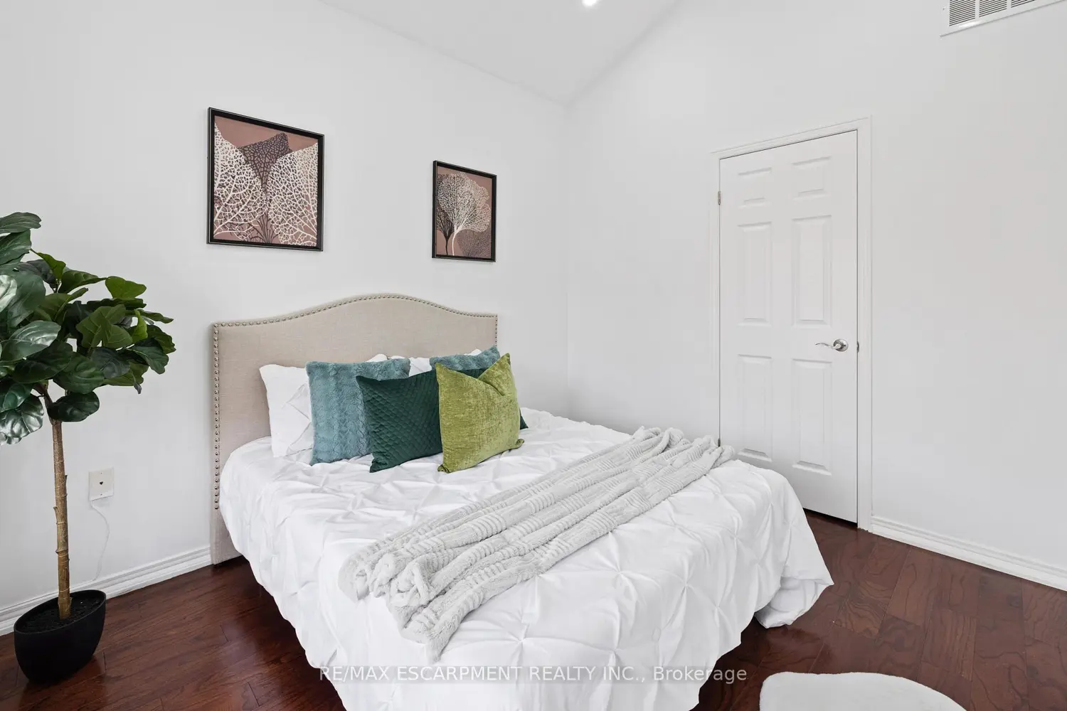 39 Mckibbon Avenue photo 5