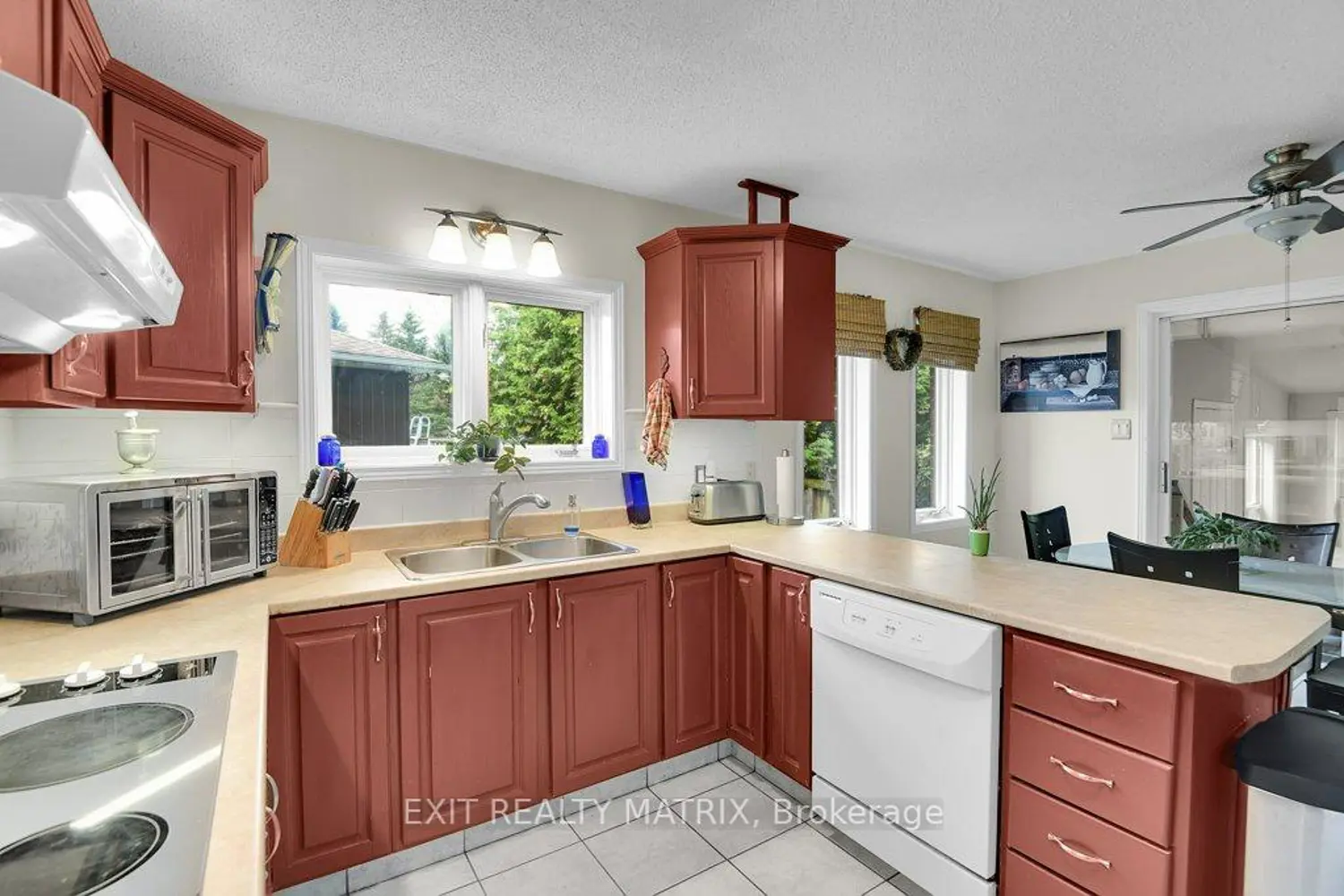 72 Castlebeau Street photo 4