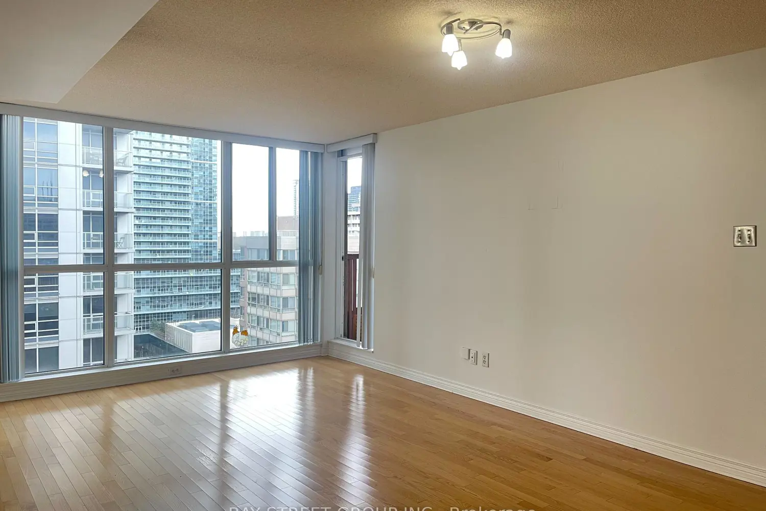 Additional image 4 of 736 Bay Street 1910
