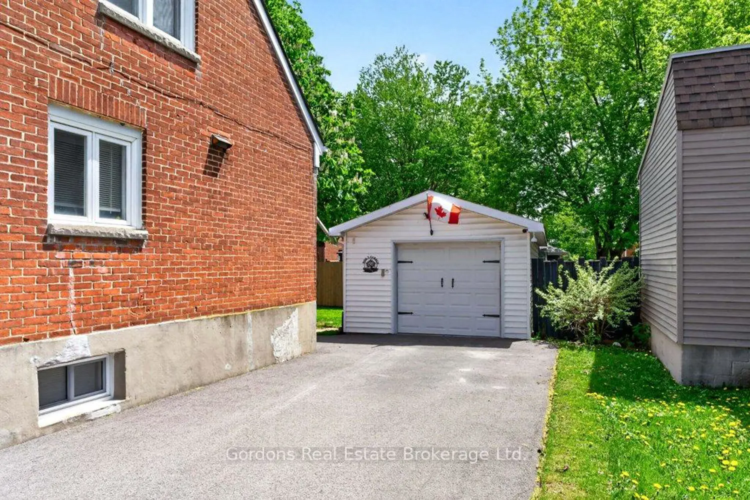 21 Wellington Crescent photo 3